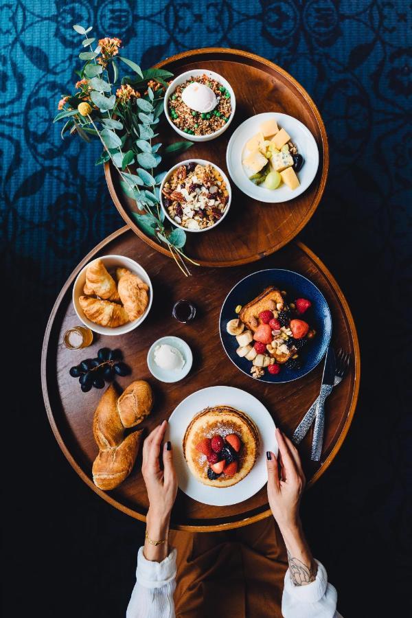 Andaz Amsterdam, Prinsengracht, By Hyatt Exterior foto A selection of breakfast foods
